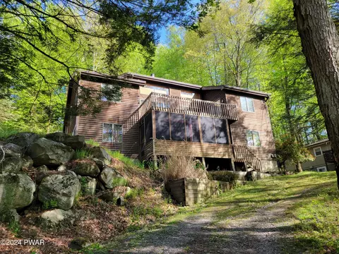 48 Roamingwood Rd, Lake Ariel, PA 18436