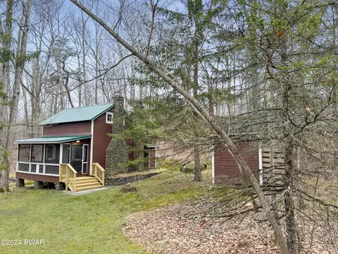 118 Brewster Rd, Dingmans Ferry, PA 18328