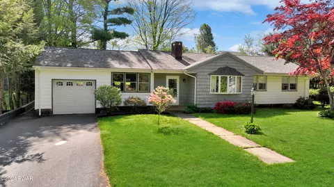 504 Avenue M, Matamoras, PA 18336
