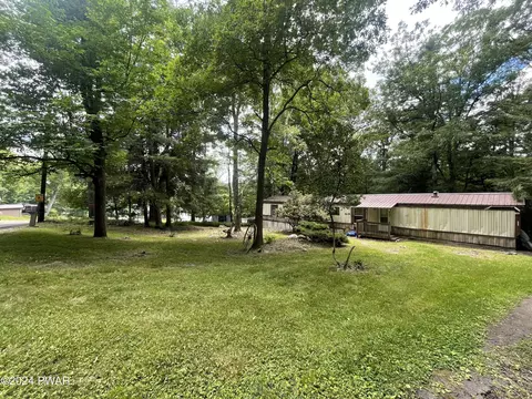 377 Ridge Ave, Hawley, PA 18428