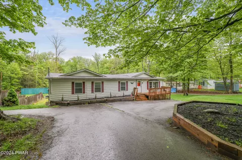 167 Oak Dr, Greentown, PA 18426