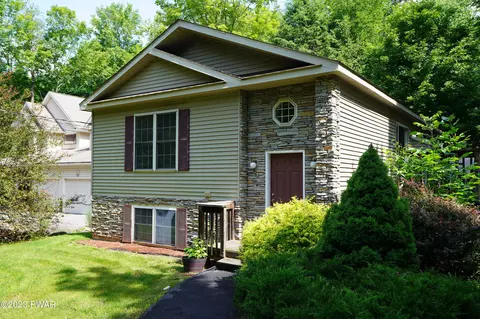 54 Lakewood Dr, Lake Ariel, PA 18436