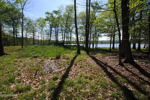 1023 D Pl, Gouldsboro, PA 18424