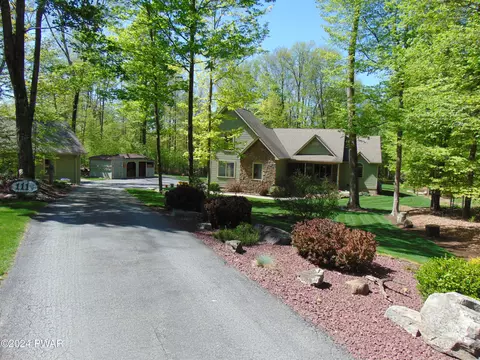 111 Turkey Run Dr, Greentown, PA 18426