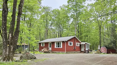 157 Stone Chair Trl, Greentown, PA 18426