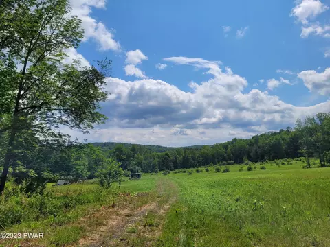 Creamton Drive, Lake Como, PA 18437
