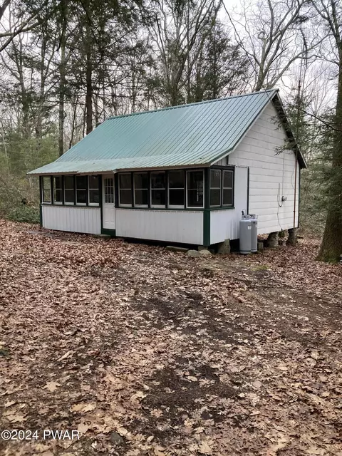 110 Old Rt 402, Hawley, PA 18428