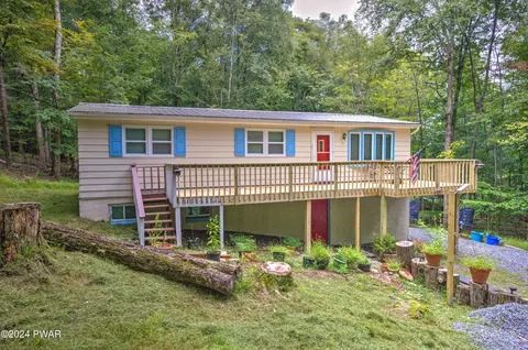 104 Fawnwood Cir, Greentown, PA 18426
