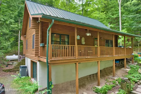 148 Rita Dr, Newfoundland, PA 18445