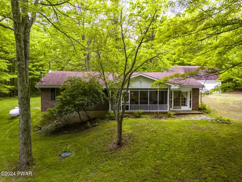 53 Pradon Rd, Sterling, PA 18463