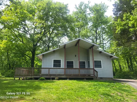 146 Kemadobi Cir, Dingmans Ferry, PA 18328