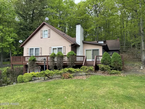 112 Lakeview St, Lakeville, PA 18438