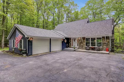 145 Cloud Crest Dr, Greentown, PA 18426