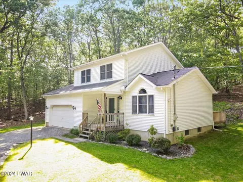 153 Columbine Ln, Milford, PA 18337