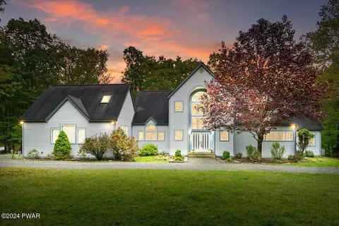 103 Willow Ln, Greentown, PA 18426