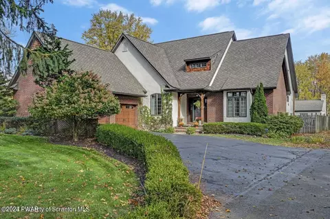 222 Glenburn Rd, Clarks Green, PA 18411
