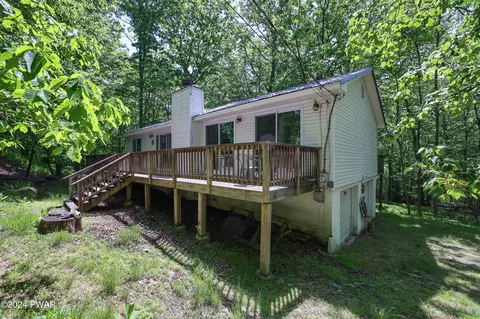 149 Lamplighter Ln, Lackawaxen, PA 18435