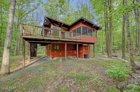147 Willow Dr, Lords Valley, PA 18428
