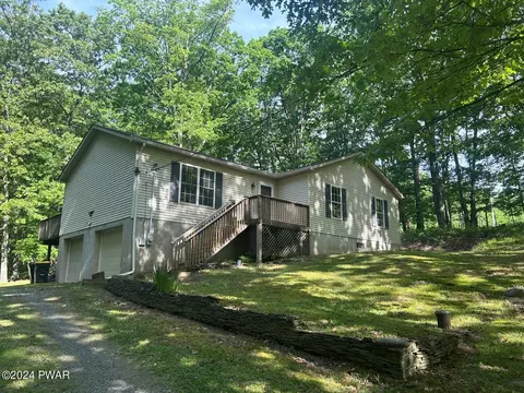 108 Catamount Dr, Hawley, PA 18428