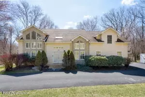 2418 Leisure Ln, Stroudsburg, PA 18360
