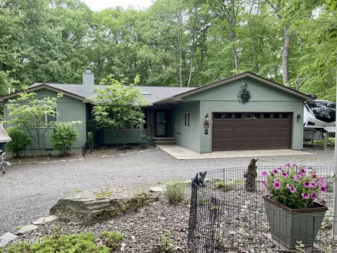 120 Portage Ln, Lords Valley, PA 18428