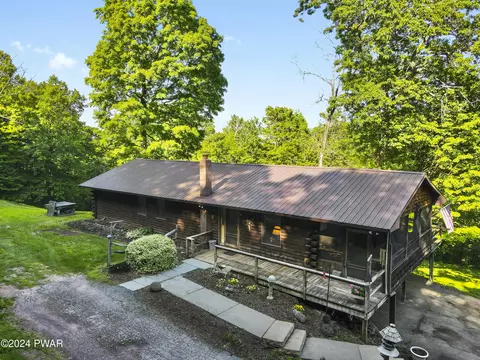 54 Rockys Rdg, Waymart, PA 18472