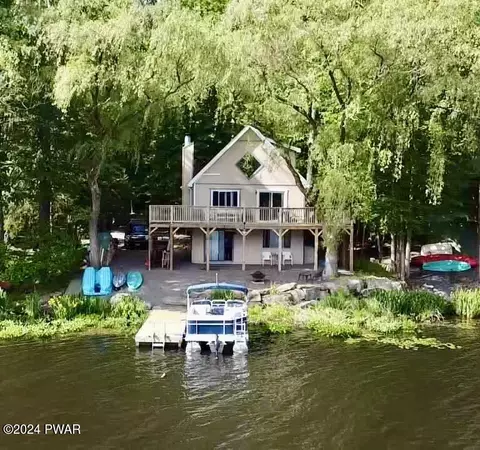 347 W Shore Dr, Hawley, PA 18428