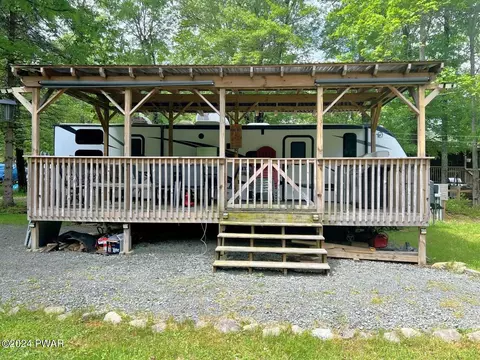 11 Booboo Ln, Hawley, PA 18428