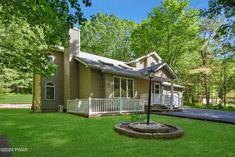127 Maple Dr, Shohola, PA 18458