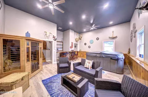 3 Lacawac Rd, Lake Ariel, PA 18436