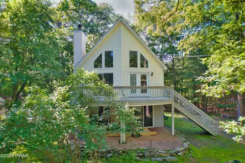 190 Westfall Dr, Dingmans Ferry, PA 18328