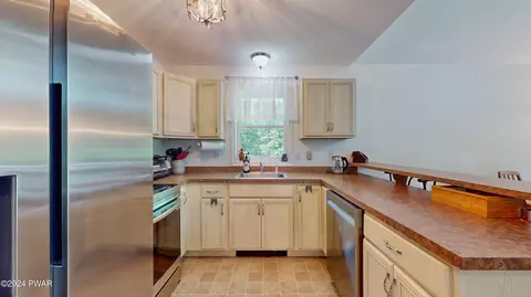 190 Westfall Dr, Dingmans Ferry, PA 18328 photo 9