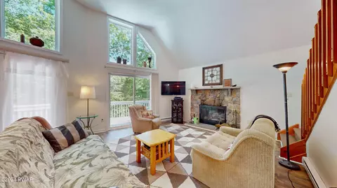 190 Westfall Dr, Dingmans Ferry, PA 18328 photo 3