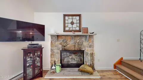 190 Westfall Dr, Dingmans Ferry, PA 18328 photo 4