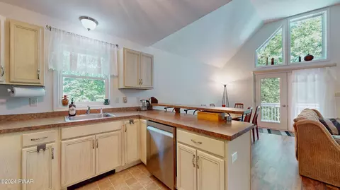 190 Westfall Dr, Dingmans Ferry, PA 18328 photo 10