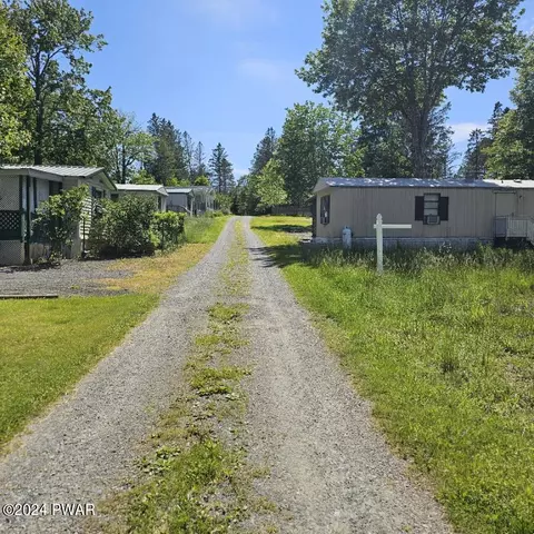 109 Bear Ln, Hawley, PA 18337