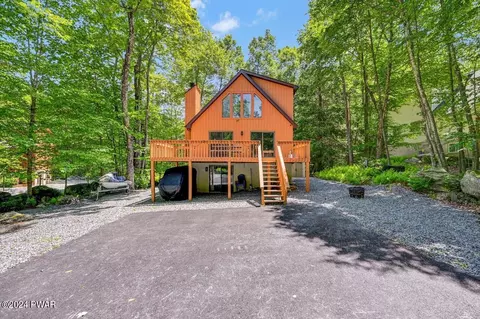 9 Applegate Rd, Lake Ariel, PA 18436
