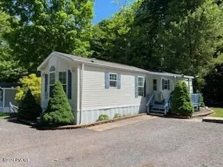 142 Buckhead Park Cir, Greentown, PA 18426