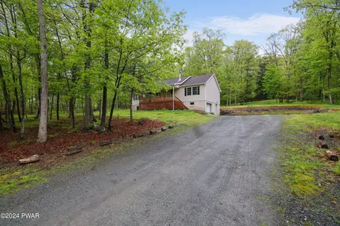 120 Westwood Ln, Hawley, PA 18428
