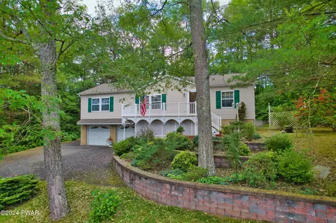 117 Hemlock Cv, Milford, PA 18337