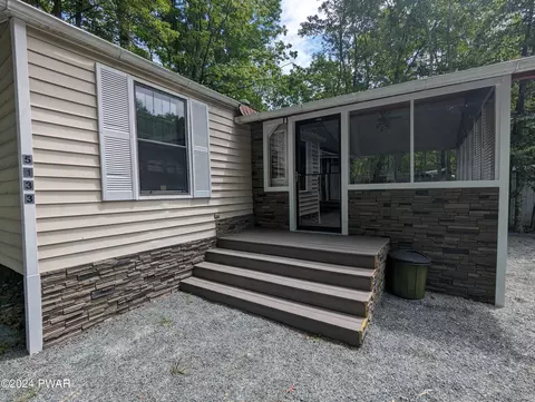 5133 Mohican Ln, Shohola, PA 18458