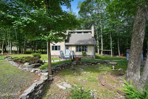 101 Mink Rd, Dingmans Ferry, PA 18328