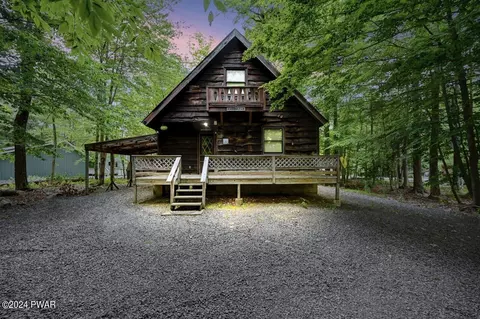 211 Parkwood Dr, Lake Ariel, PA 18436