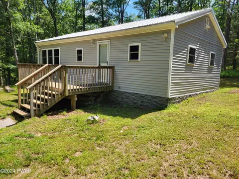 149 Delaware Rd, Shohola, PA 18458