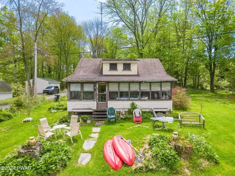 95 Island View Dr, Lake Ariel, PA 18436