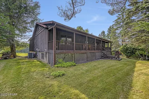 11 Ridgeview Ct, Lake Ariel, PA 18436