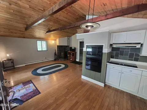 135 Beech Rd, Dingmans Ferry, PA 18328 photo 10