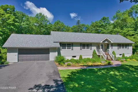 461 Little Walker Rd, Shohola, PA 18458