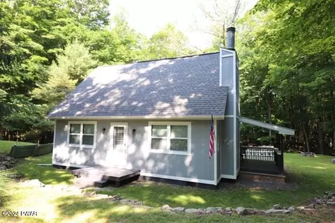 36 Fawn Rd, Hawley, PA 18428