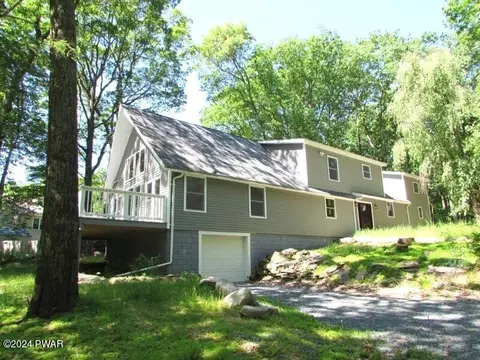 211 Country Club Dr, Lords Valley, PA 18428